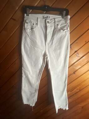 Daze Denim White Distressed Cropped Jeans Size 28